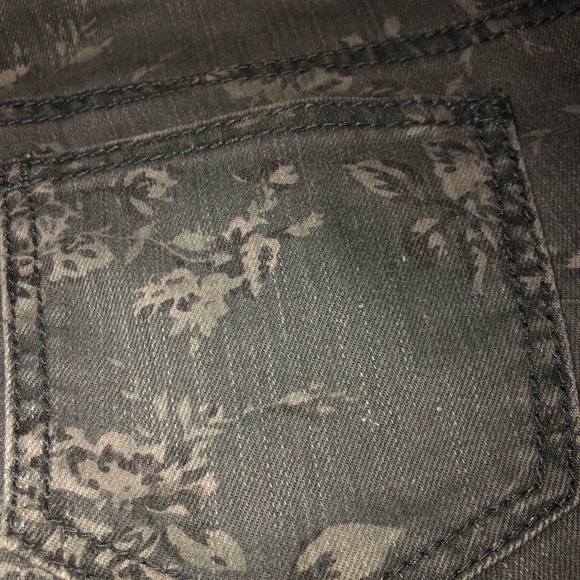 ALMOST FAMOUS SIZE 7 WOMENS SKINNY JEANS GRAY FLOWER DESIGN - Picture 7 of 7